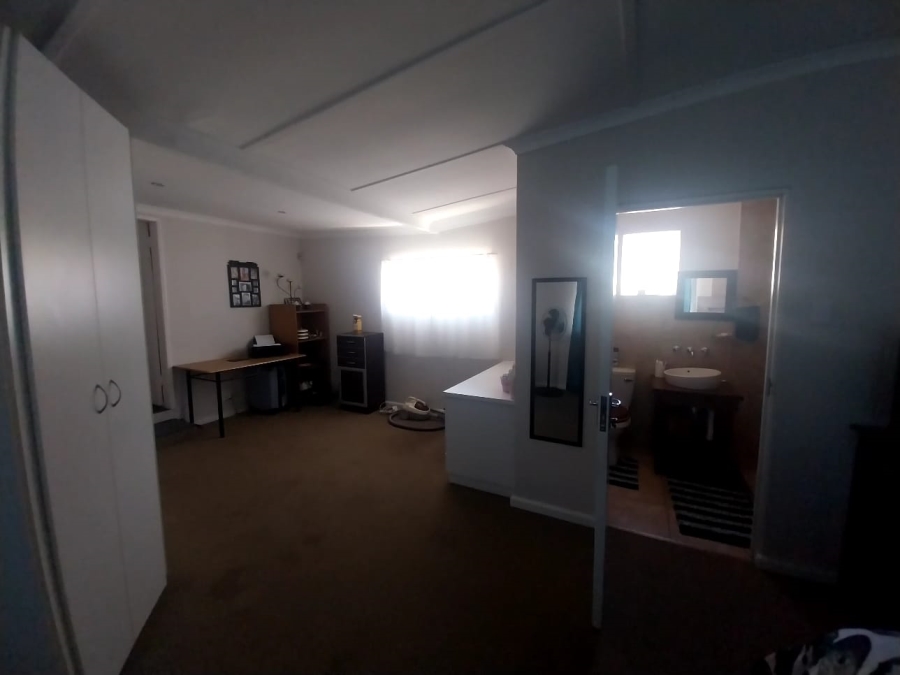 4 Bedroom Property for Sale in Rouxpark Western Cape